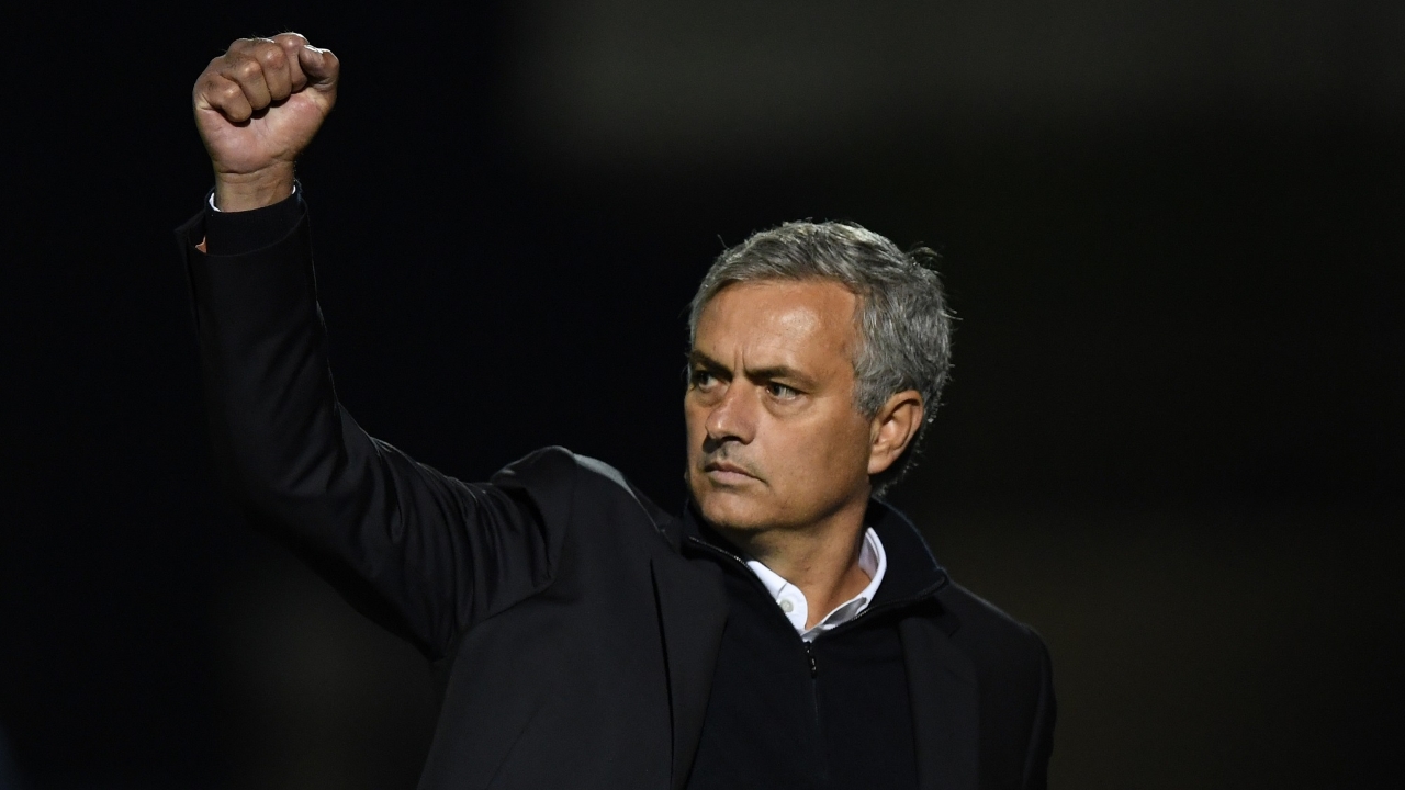 有人跪地不起，有人仰天怒吼（有人屈膝不起，有人仰天长啸）