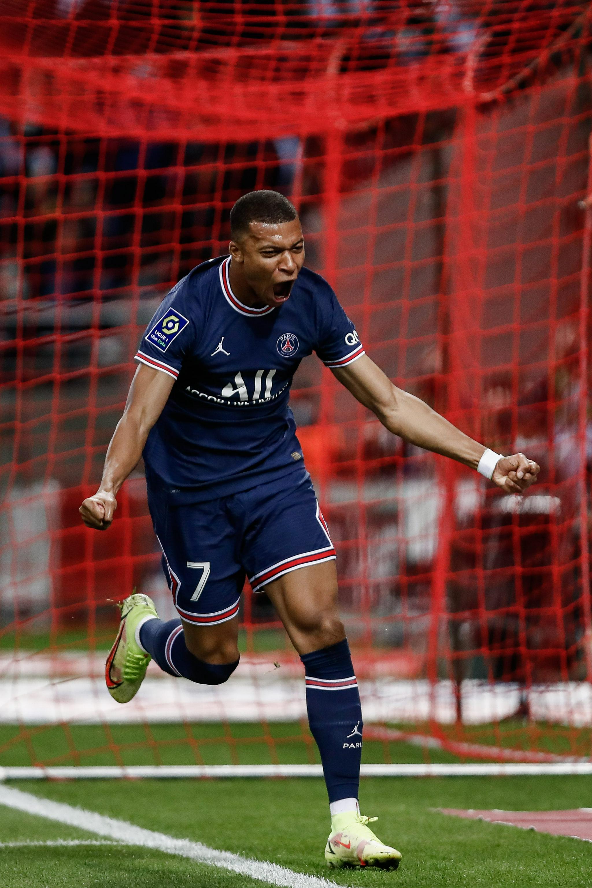 热议申花输球：尽力了但没运气，最大问题是锋线终结能力（申花失利引争论：拼劲十足却少运气，锋线终结成最大短板）