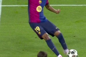 滕哈格：球员转会很正常，但最好别在一个转会窗放走四五人（滕哈格：转会属常态，但单个转会窗不宜一次放走四五人）