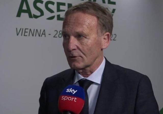 球迷领袖怒斥穆帅：厚颜无耻议论对手，对本方粗野动作装瞎！（球迷领袖怒批穆帅：肆意评点对手，对己方粗暴犯规却选择性失明）