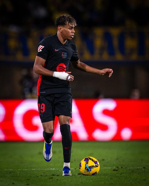 云达不莱梅vs科隆：菅原由势、施密德首发，比尔特、卡明斯基出战（云达不莱梅战科隆：菅原由势、施密德先发，比尔特、卡明斯基登场）