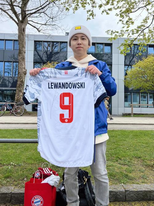 卡尔身价暴涨至6000万欧，德转：他短短几周就在拜仁站稳脚跟（德转：卡尔身价飙升至6000万欧，短短数周已在拜仁立足）