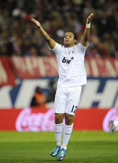 爱国之心！谷爱凌回应夺赛季首冠：中国队包揽前三，很自豪很开心（谷爱凌夺赛季首冠：中国队包揽前三，她称自豪又开心）