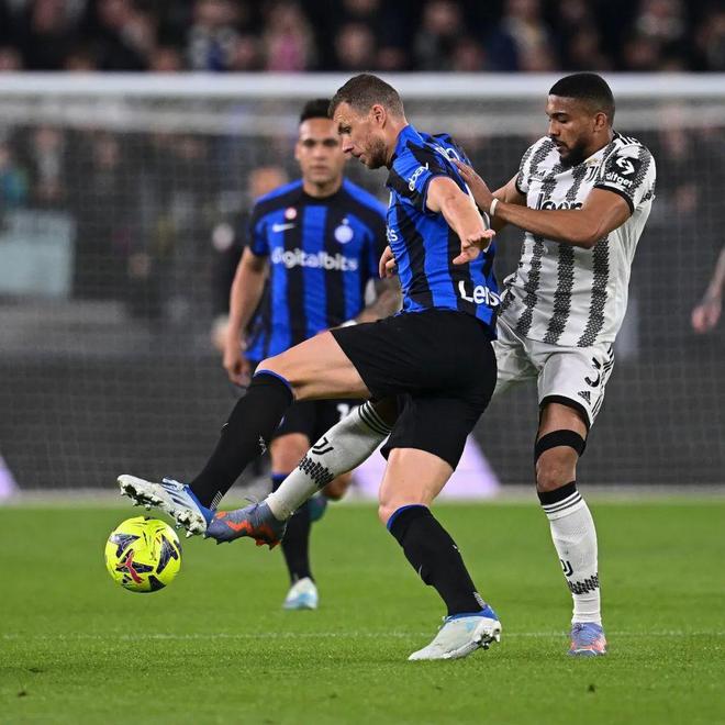 拜合拉木：打进两球很高兴，现在打什么队伍都有信心（拜合拉木梅开二度：如今面对任何对手都充满信心）